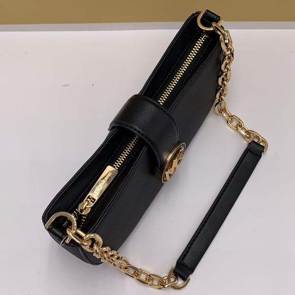 MICHAEL KORS
Carmen Small Shoulder
Pochette Bag
Black
NWT - Picture 9 of 16